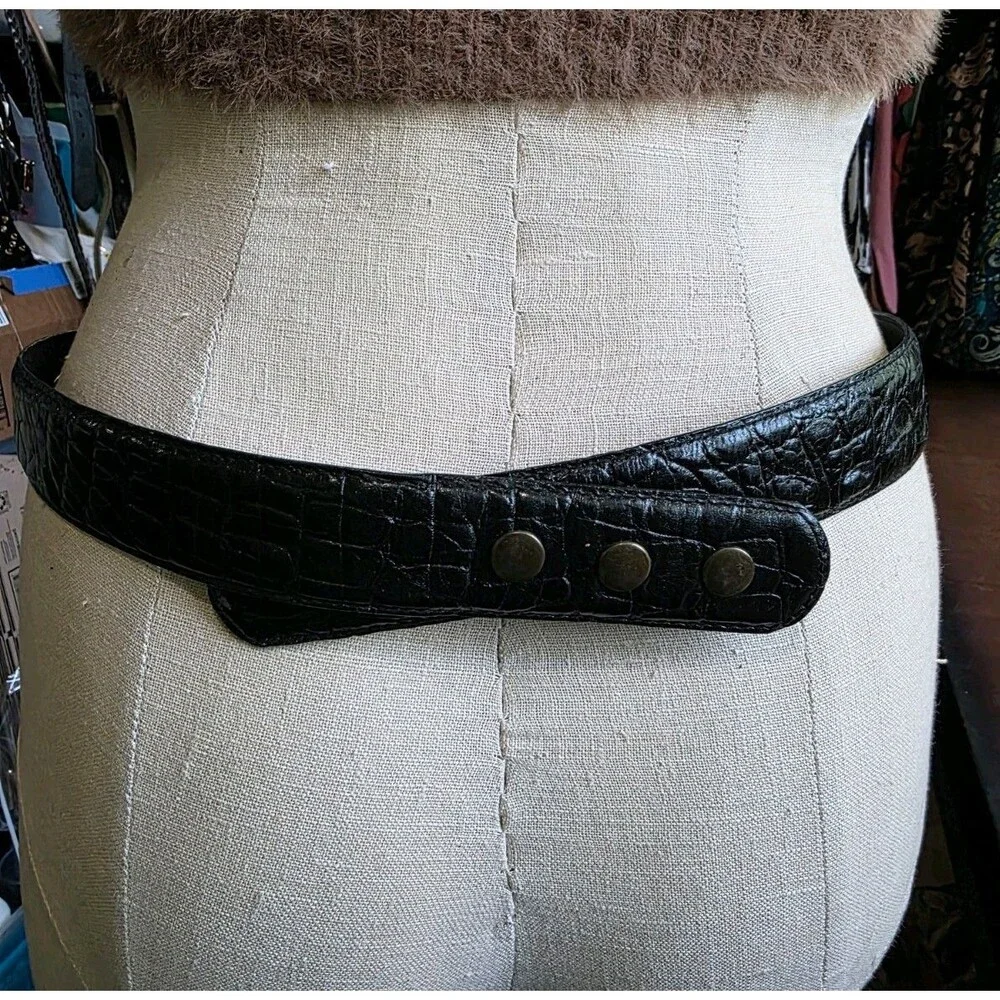 Vintage Captiva Collectibles Black Croc Embossed Leather & Gold Hoop Chain Belt